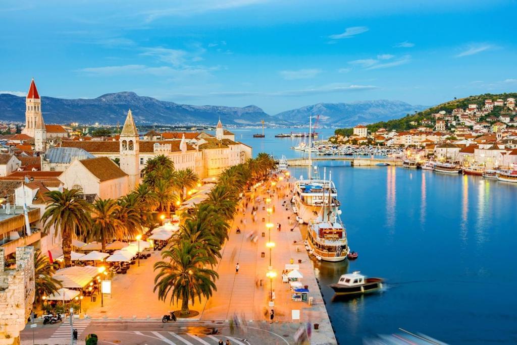 West Star Apartment Trogir Bagian luar foto